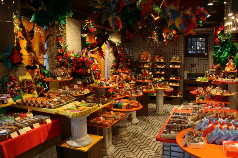 ecommerce-SILLANS LA CASCADE-min_candy_store_chocolate_shop_chocolate_switzerland-393515