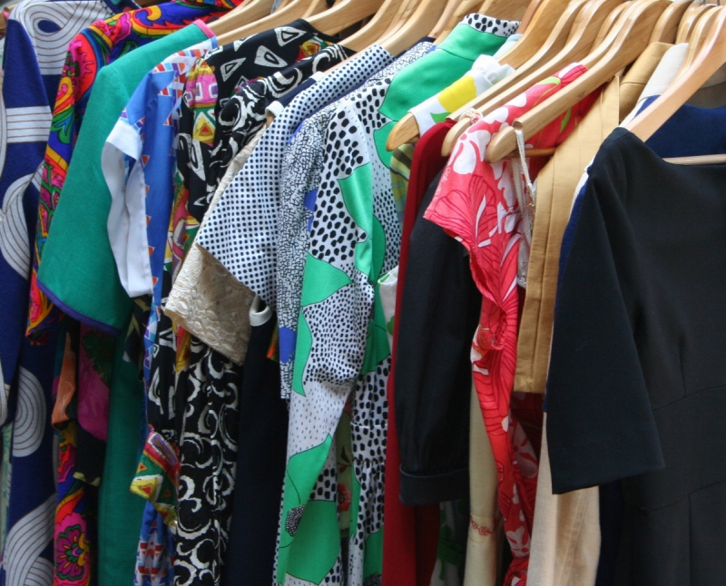 ecommerce-SILLANS LA CASCADE-min_dresses_apparel_clothing_clothes_clothes_hangers_wooden_hangers_retail_shop_closet-1149845